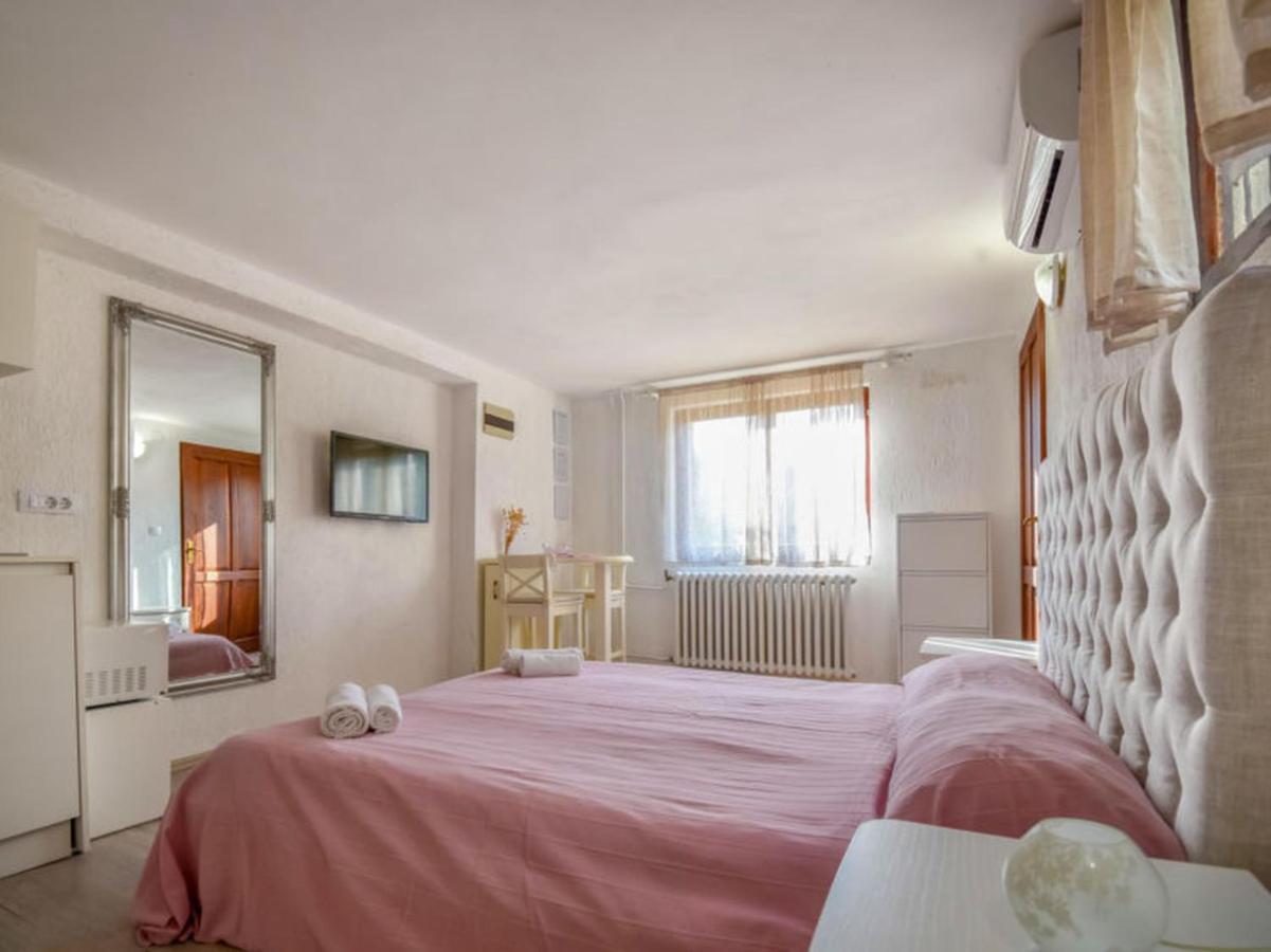 Studios Barre With Jacuzzi Rovinj Luaran gambar