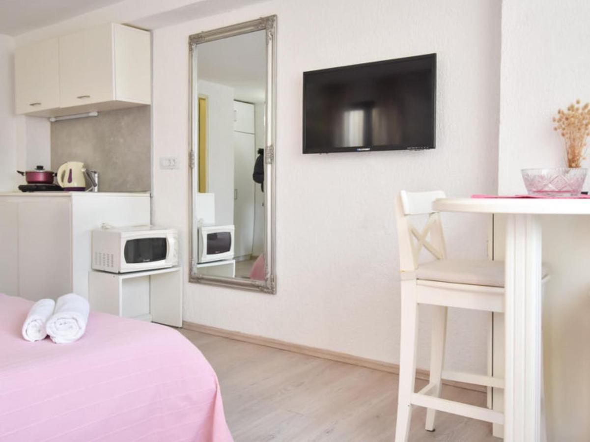 Studios Barre With Jacuzzi Rovinj Luaran gambar