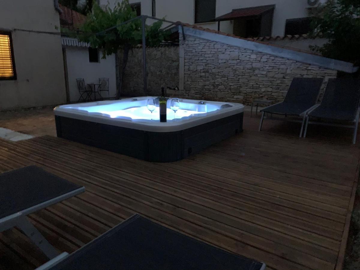 Studios Barre With Jacuzzi Rovinj Luaran gambar