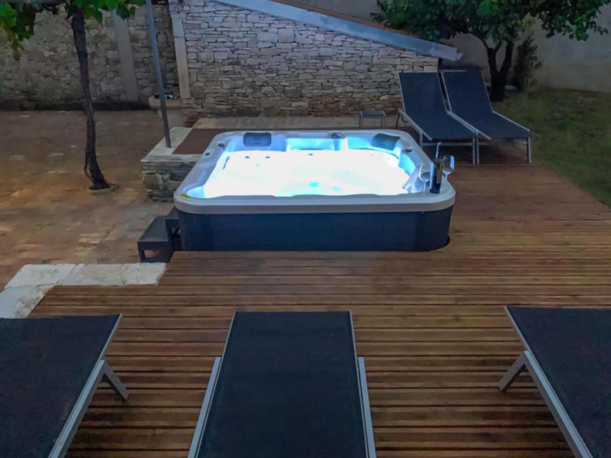 Studios Barre With Jacuzzi Rovinj Luaran gambar